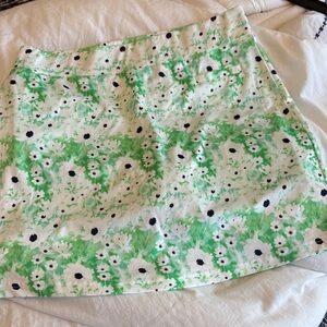 Pebble Beach Floral Mini Skirt in Green and White